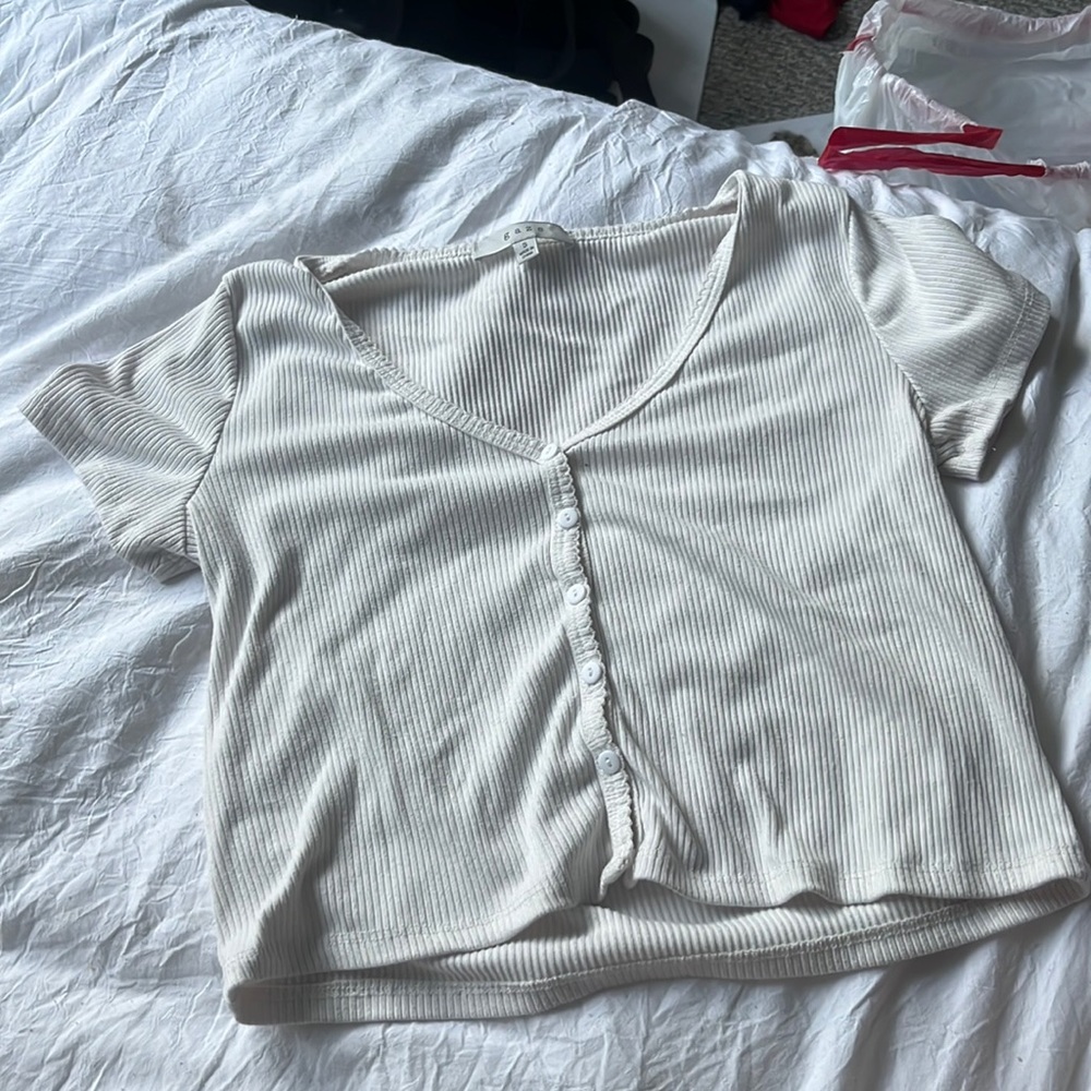 cute white v neck cropped tee